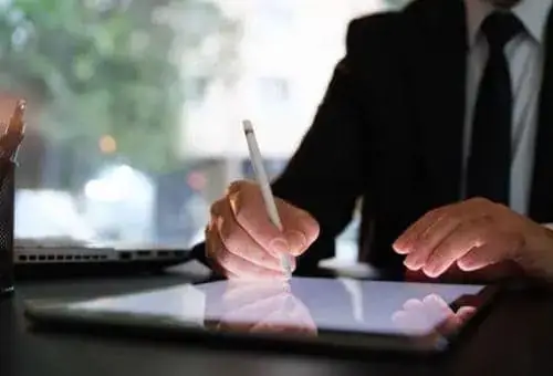 5 Best Tablets for Lawyers in 2022 – A Complete Guide